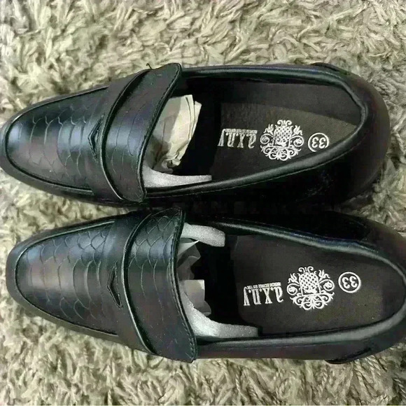 Boy Black Loafers NWB Size 33 - Picture 2 of 4